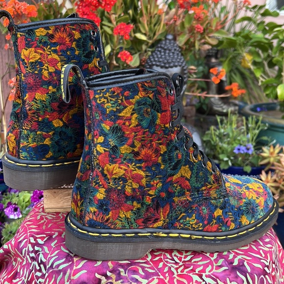 🏴󠁧󠁢󠁥󠁮󠁧󠁿 Super Rare England Vintage Velvet Floral Dr. Martens Boots UK 6 - Picture 4 of 16